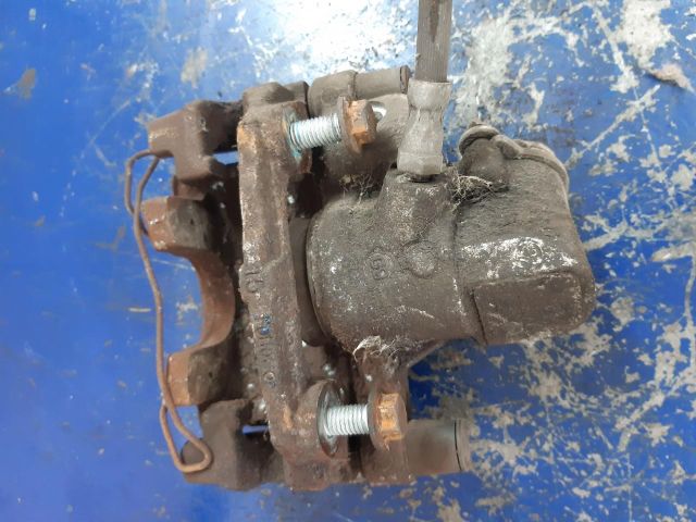 bontott FORD FOCUS II Jobb hátsó Féknyereg Munkahengerrel