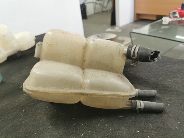 bontott FORD FOCUS II Kiegyenlítő Tartály