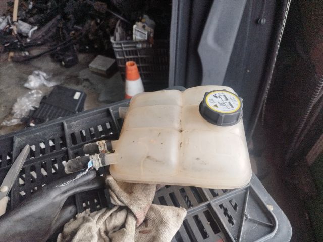 bontott FORD FOCUS II Kiegyenlítő Tartály