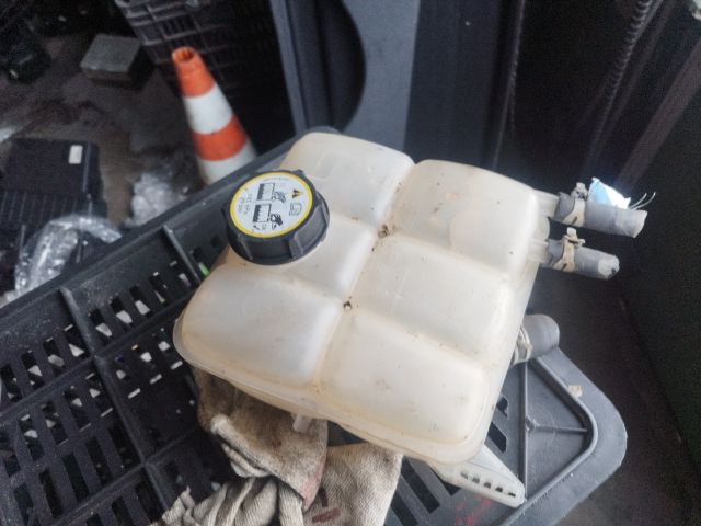 bontott FORD FOCUS II Kiegyenlítő Tartály