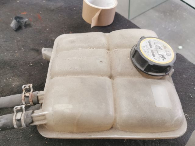 bontott FORD FOCUS II Kiegyenlítő Tartály