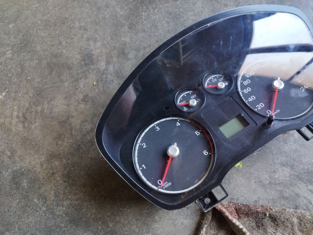 bontott FORD FOCUS II Kilométeróra