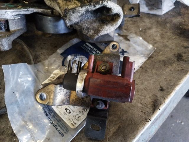 bontott FORD FOCUS II Lefújószelep