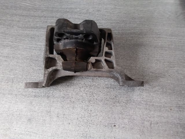 bontott FORD FOCUS II Motor Tartó Bak Bal