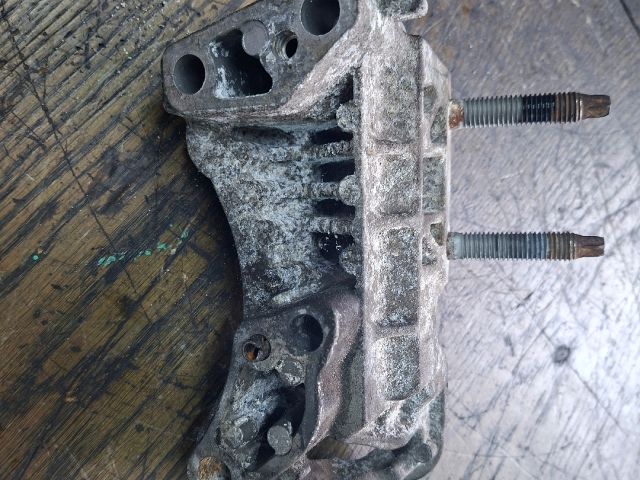 bontott FORD FOCUS II Motor Tartó Bak (Fém)