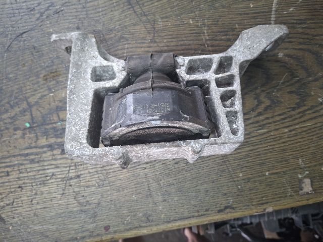 bontott FORD FOCUS II Motor Tartó Bak (Fém)