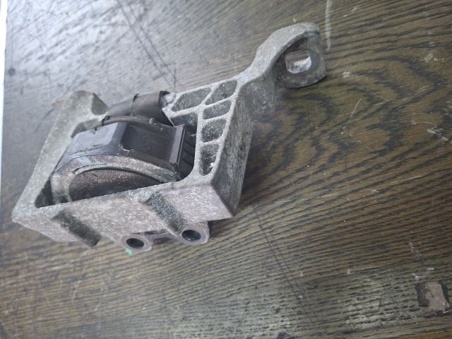 bontott FORD FOCUS II Motor Tartó Bak (Fém)