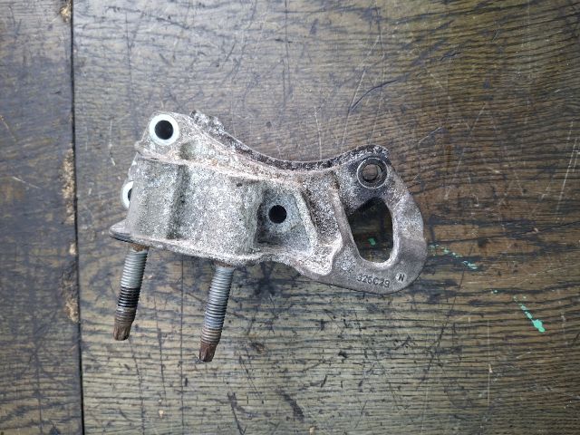 bontott FORD FOCUS II Motor Tartó Bak (Fém)