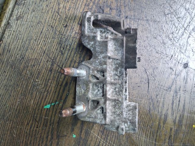 bontott FORD FOCUS II Motor Tartó Bak (Fém)