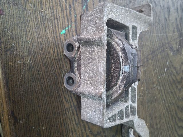 bontott FORD FOCUS II Motor Tartó Bak (Fém)