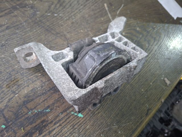 bontott FORD FOCUS II Motor Tartó Bak (Fém)