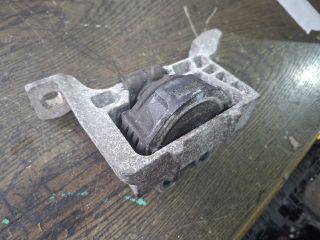 bontott FORD FOCUS II Motor Tartó Bak (Fém)