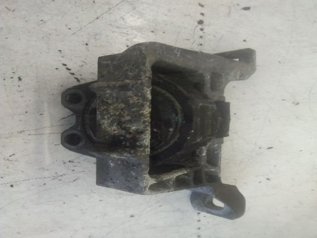 bontott FORD FOCUS II Motor Tartó Bak (Fém)