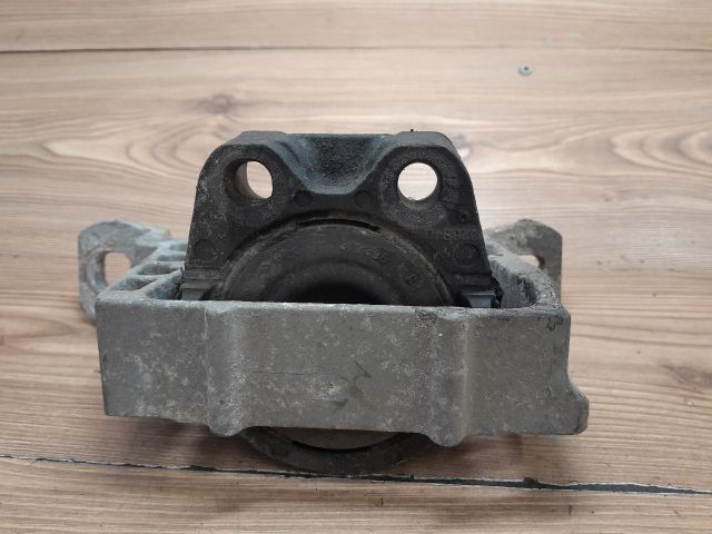 bontott FORD FOCUS II Motor Tartó Bak (Fém)