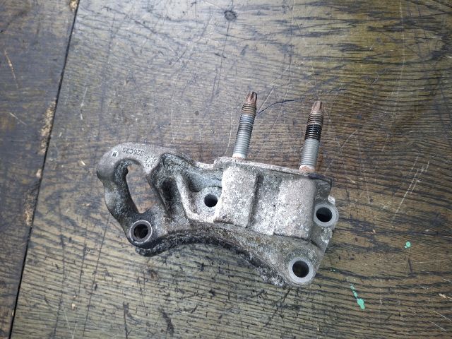 bontott FORD FOCUS II Motor Tartó Bak (Fém)