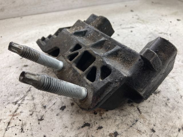 bontott FORD FOCUS II Motor Tartó Bak (Pozíciófüggetlen)