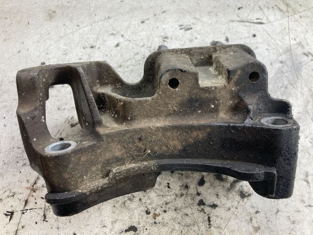 bontott FORD FOCUS II Motor Tartó Bak (Pozíciófüggetlen)