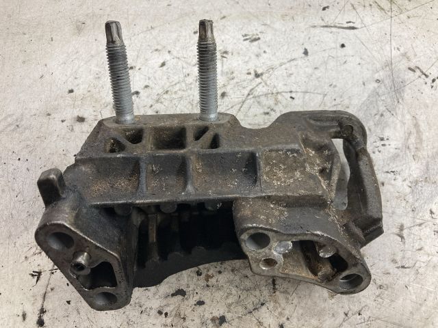 bontott FORD FOCUS II Motor Tartó Bak (Pozíciófüggetlen)