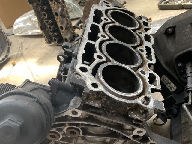 bontott FORD FOCUS II Motorblokk (Fűzött)