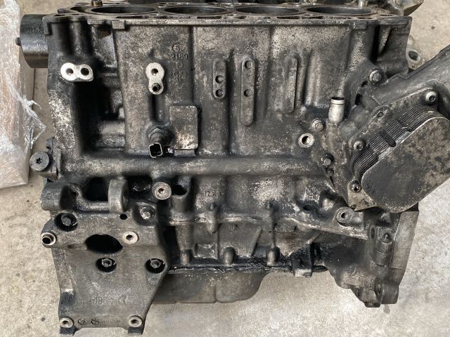 bontott FORD FOCUS II Motorblokk (Fűzött)