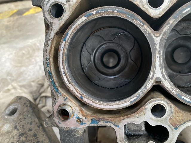 bontott FORD FOCUS II Motorblokk (Fűzött)