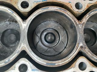 bontott FORD FOCUS II Motorblokk (Fűzött)