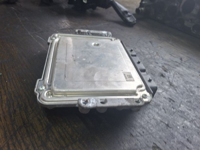 bontott FORD FOCUS II Motorvezérlő