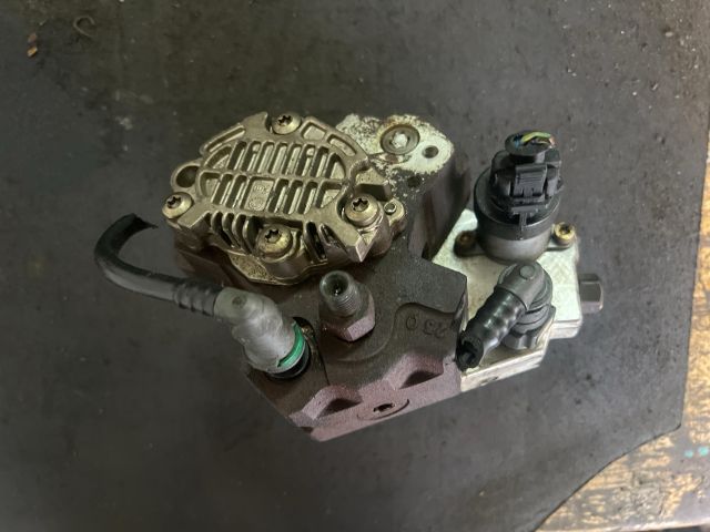 bontott FORD FOCUS II Nagynyomású Szivattyú