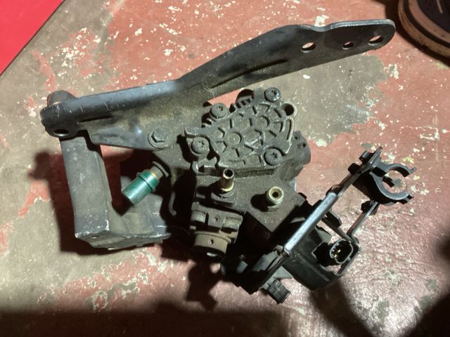 bontott FORD FOCUS II Nagynyomású Szivattyú