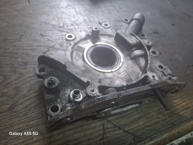 bontott FORD FOCUS II Olajszivattyú