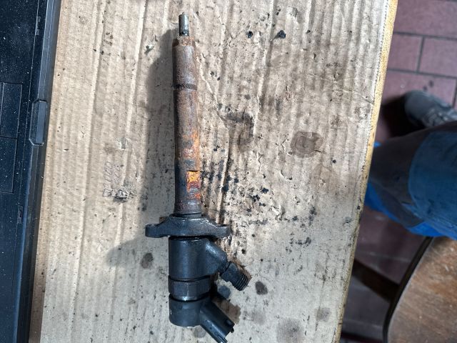 bontott FORD FOCUS II Porlasztó (1 db)