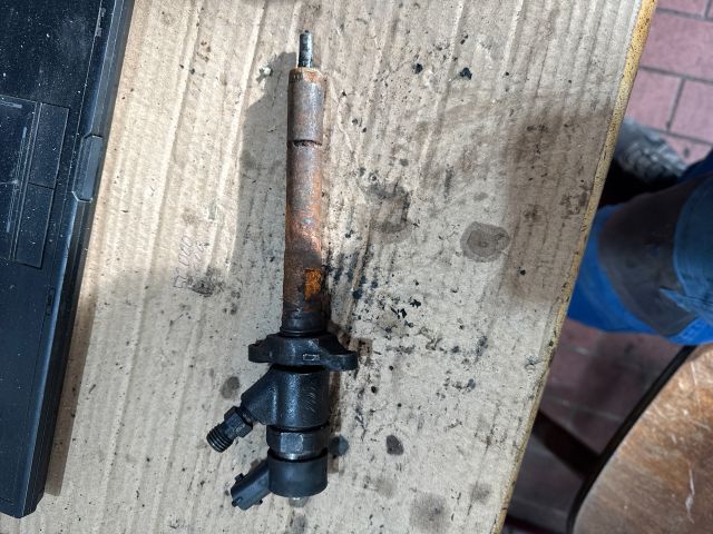 bontott FORD FOCUS II Porlasztó (1 db)