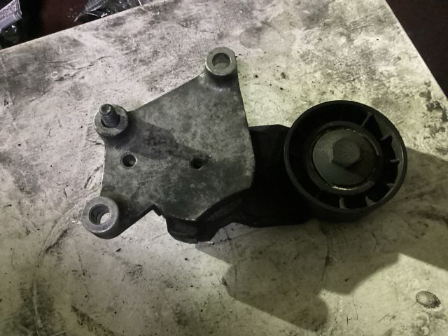 bontott FORD FOCUS II Szíjfeszítő Görgő