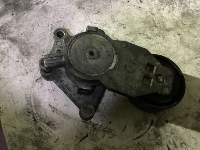 bontott FORD FOCUS II Szíjfeszítő Görgő