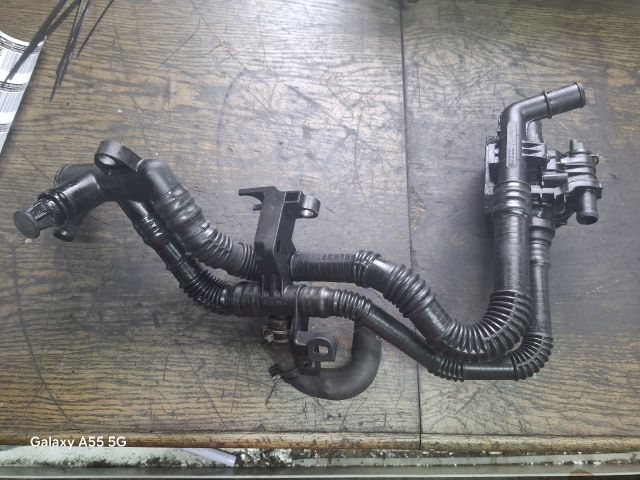 bontott FORD FOCUS II Termosztátház Csővel