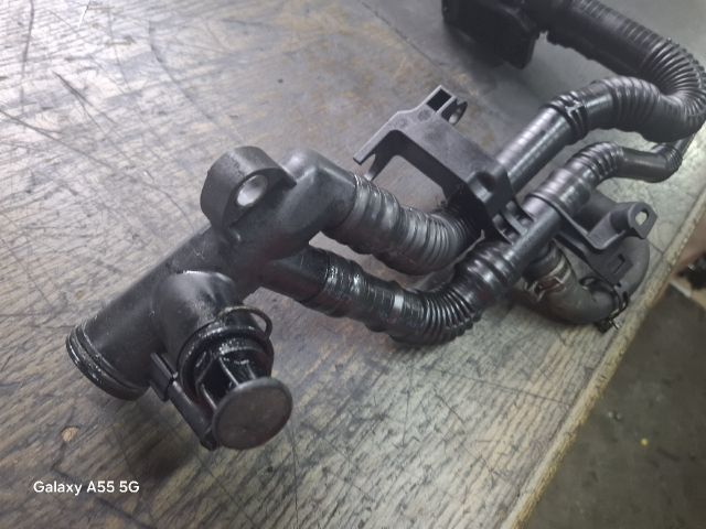 bontott FORD FOCUS II Termosztátház Csővel