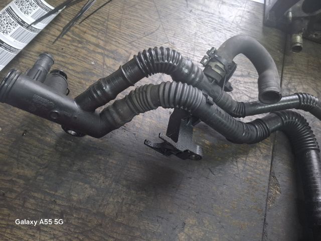 bontott FORD FOCUS II Termosztátház Csővel