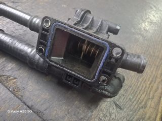 bontott FORD FOCUS II Termosztátház Csővel