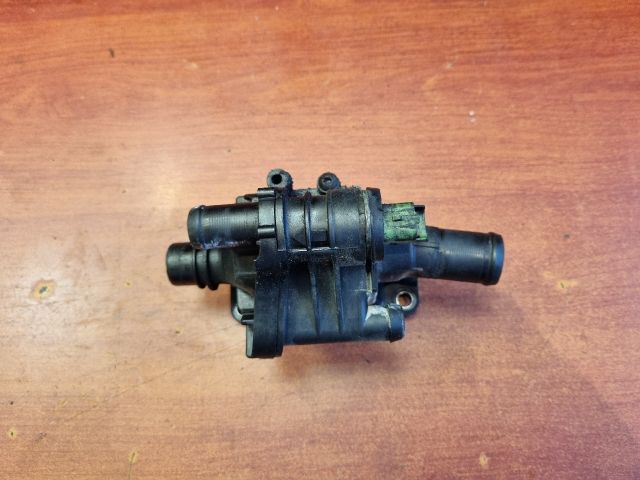 bontott FORD FOCUS II Termosztátház