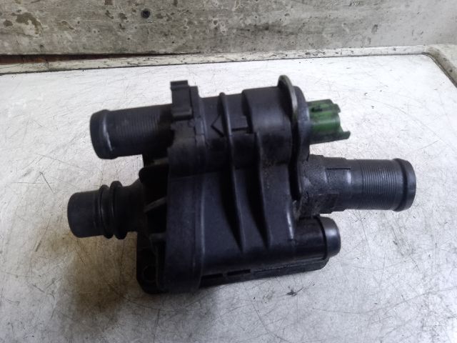 bontott FORD FOCUS II Termosztátház