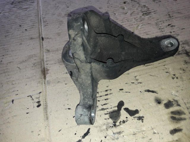 bontott FORD FOCUS II Váltó Tartó Bak (Pozíciófüggetlen)