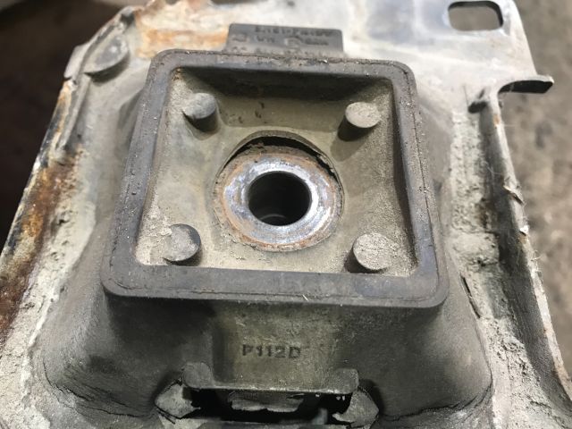 bontott FORD FOCUS II Váltó Tartó Bak (Pozíciófüggetlen)