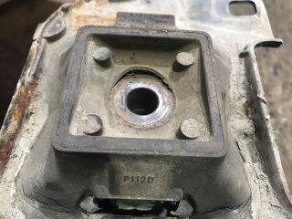 bontott FORD FOCUS II Váltó Tartó Bak (Pozíciófüggetlen)