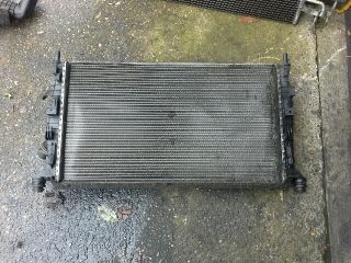 bontott FORD FOCUS II Vízhűtő Radiátor (Klímás)