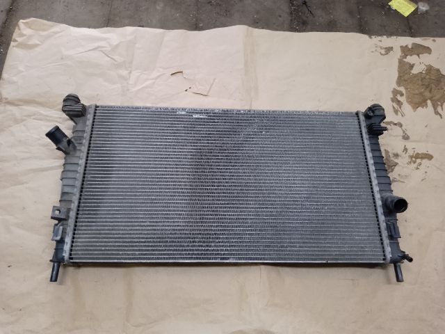 bontott FORD FOCUS II Vízhűtő Radiátor (Klímás)