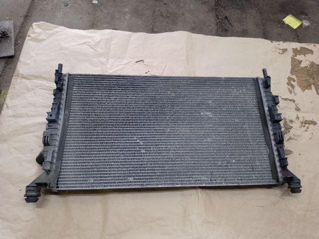 bontott FORD FOCUS II Vízhűtő Radiátor (Klímás)