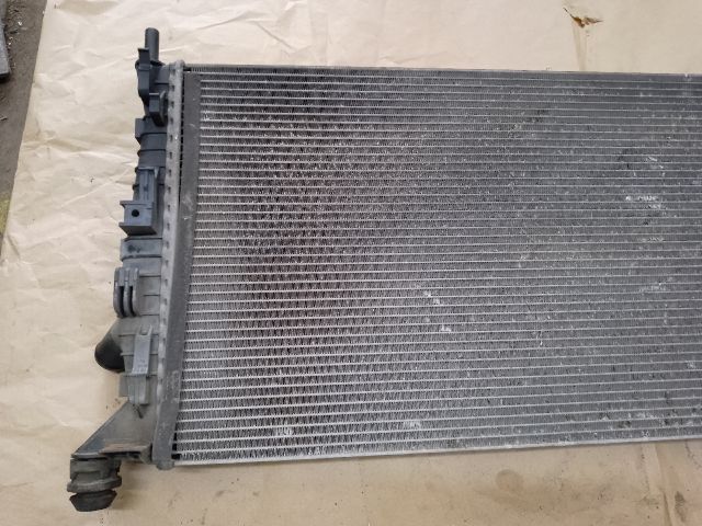 bontott FORD FOCUS II Vízhűtő Radiátor (Klímás)