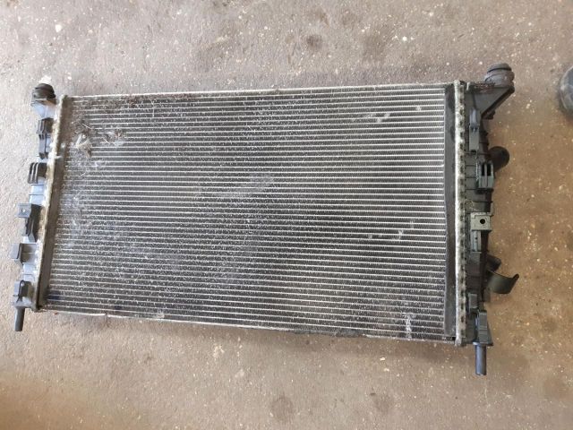 bontott FORD FOCUS II Vízhűtő Radiátor (Klímás)