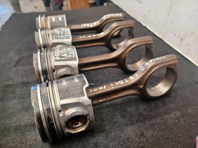 bontott FORD FOCUS II Dugattyú