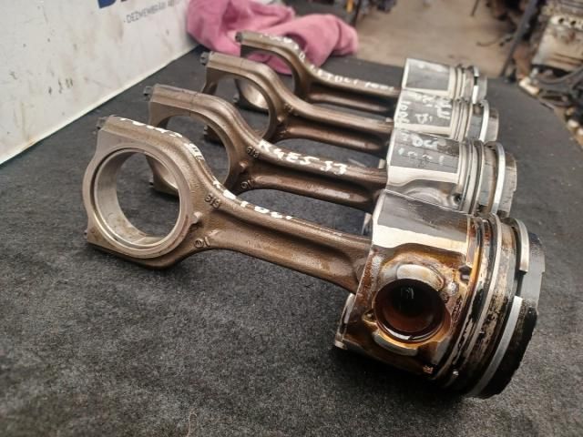 bontott FORD FOCUS II Dugattyú